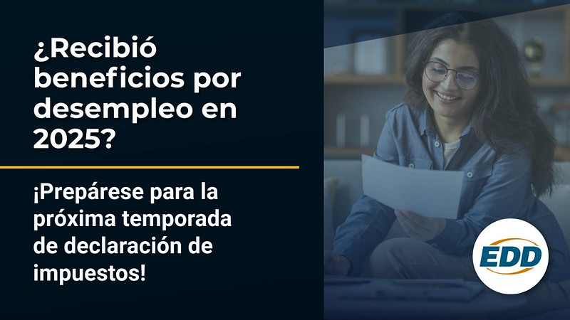 Imagen de una mujer trabajando en su escritorio y la frase “¿Recibió beneficios por desempleo en 2025? ¡Prepárese para la próxima temporada de declaración de impuestos!”
